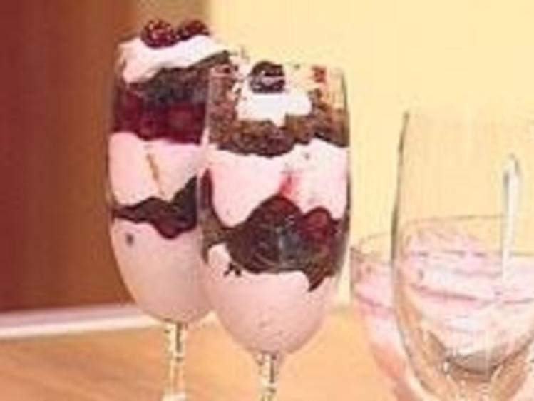 Schwarzwaldbecher mit Mascarpone und Kirschjoghurt - Rezept mit Bild ...