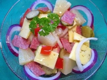 Rezept: Käsesalat - bunt und herzhaft..... Käsesalat - bunt und herzhaft..... - Rezept