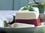 Tomaten-Terrine mit Basilikumsauce - Rezept