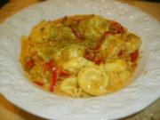 Käsetortellini in Paprikasauce - Rezept