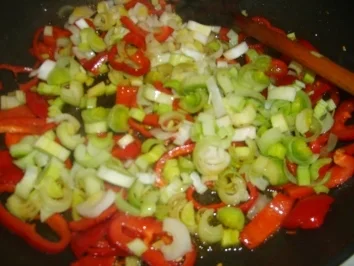 Käsetortellini in Paprikasauce - Rezept