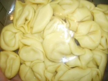 Käsetortellini in Paprikasauce - Rezept