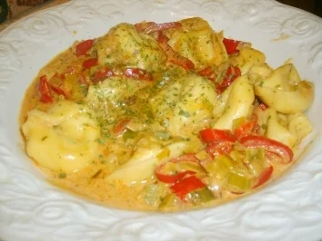 Käsetortellini in Paprikasauce - Rezept