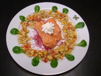 Wildlachs gefüllt mit Palmenherzen auf Mais-Walnuss-Kranz - Rezept