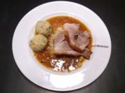 Rezept: Krustenbraten mit Semmelknödel und Bayrisch Kraut Krustenbraten mit Semmelknödel und Bayrisch Kraut - Rezept