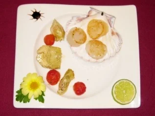 Rezept: Jakobsmuscheln auf geschmorter Artischocke Jakobsmuscheln auf geschmorter Artischocke - Rezept