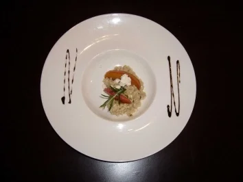 Rezept: Apfel-Cidre-Risotto mit Ziegenkäse und Rosmarin-Äpfeln Apfel-Cidre-Risotto mit Ziegenkäse und Rosmarin-Äpfeln - Rezept