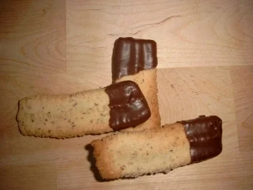 Spritzgebäck mit Nuss - Rezept