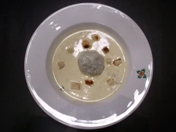 Rezept: Allgäuer Käsesuppe mit Kräutern und Leberknödeln Allgäuer Käsesuppe mit Kräutern und Leberknödeln - Rezept