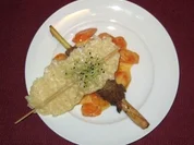 Rezept: Limonengrasspieรe mit Rinderfilet und Kokos-Mรถhren-Potpourri Limonengrasspieรe mit Rinderfilet und Kokos-Mรถhren-Potpourri - Rezept