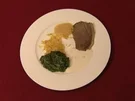 Rezept: Tafelspitz mit Rösti, Spinat, Apfelkren und Schnittlauchsoße Tafelspitz mit Rösti, Spinat, Apfelkren und Schnittlauchsoße - Rezept