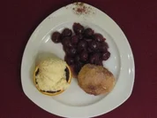 Mascarpone-Mousse mit Amarettokirschen und Nougat-Topfenknödel - Rezept