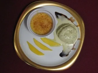 Mango-Creme-Brulee mit Balsamico-Pistazieneis - Rezept