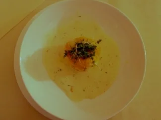 Möhrenflan mit Kressesahne - Rezept