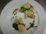 Rezept: Pangasiusfilet in Honig auf Salat von Bratkartoffeln u. Spinat mit Sesam Pangasiusfilet in Honig auf Salat von Bratkartoffeln u. Spinat mit Sesam - Rezept