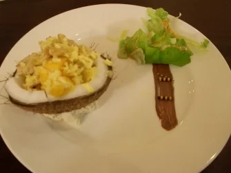 Südseetraum aus Pute in Pfirsichsoße mit Salat und Cashewkernen - Rezept