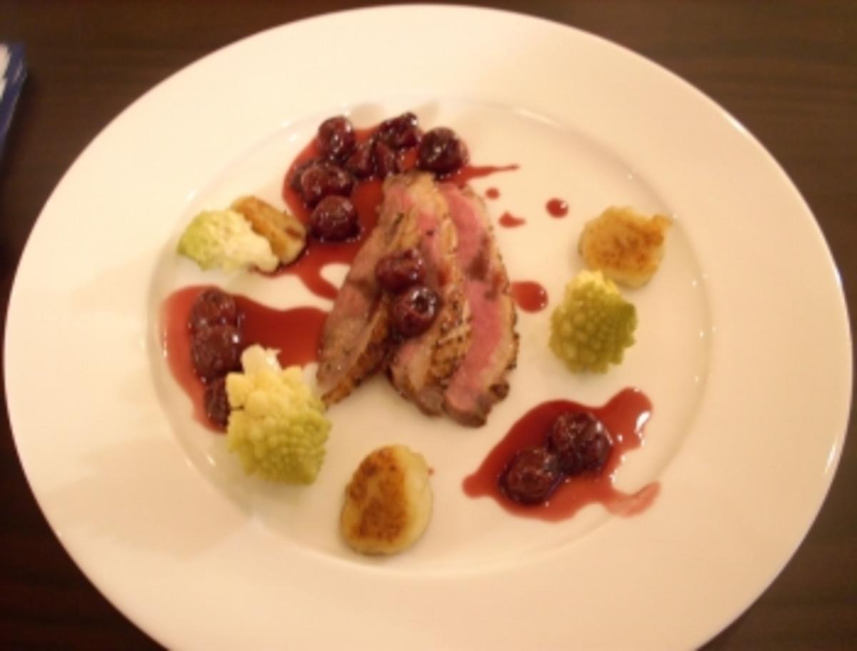 Ente auf Sauerkirschsoße an Gnocchi und Minigemüse - Rezept von Unter
Volldampf