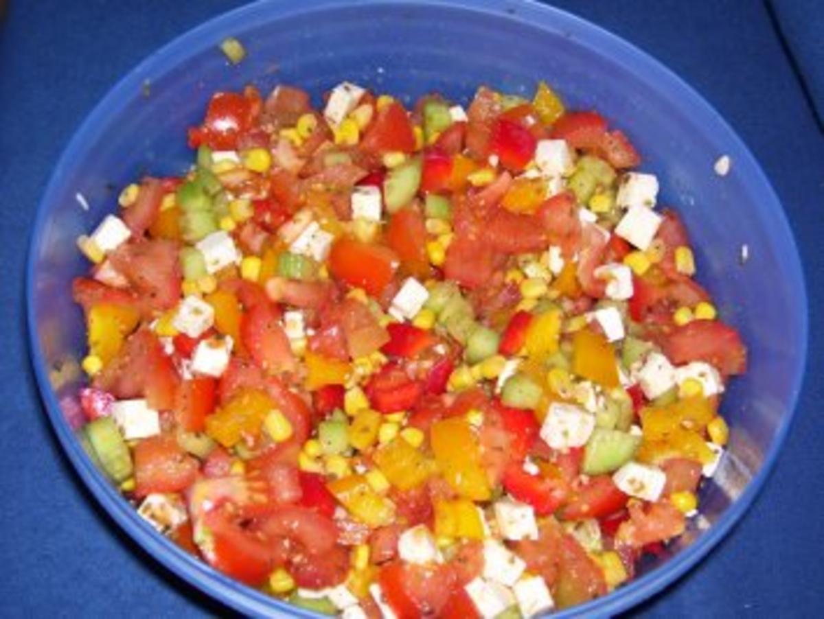 Bunter Salat mit Feta - Rezept