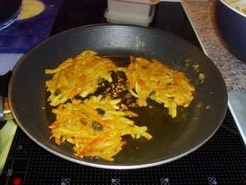 Möhren / Kartoffelpuffer mit Ingwer und Kürbiskerne... - Rezept