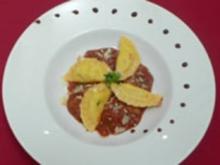 Selbst gemachte Pasta mit Tomaten-Auberginensoße und Salsiccia - Rezept