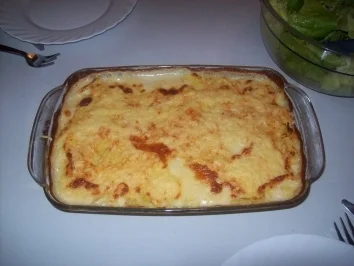 Kartoffelgratin und Salat - Rezept