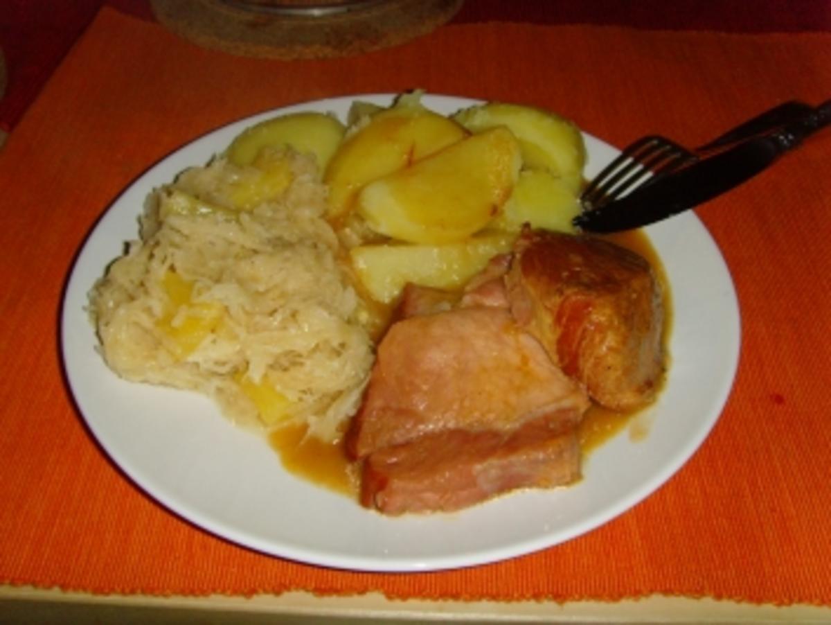 Kasslerkamm mit Ananas / Sauerkraut.... - Rezept