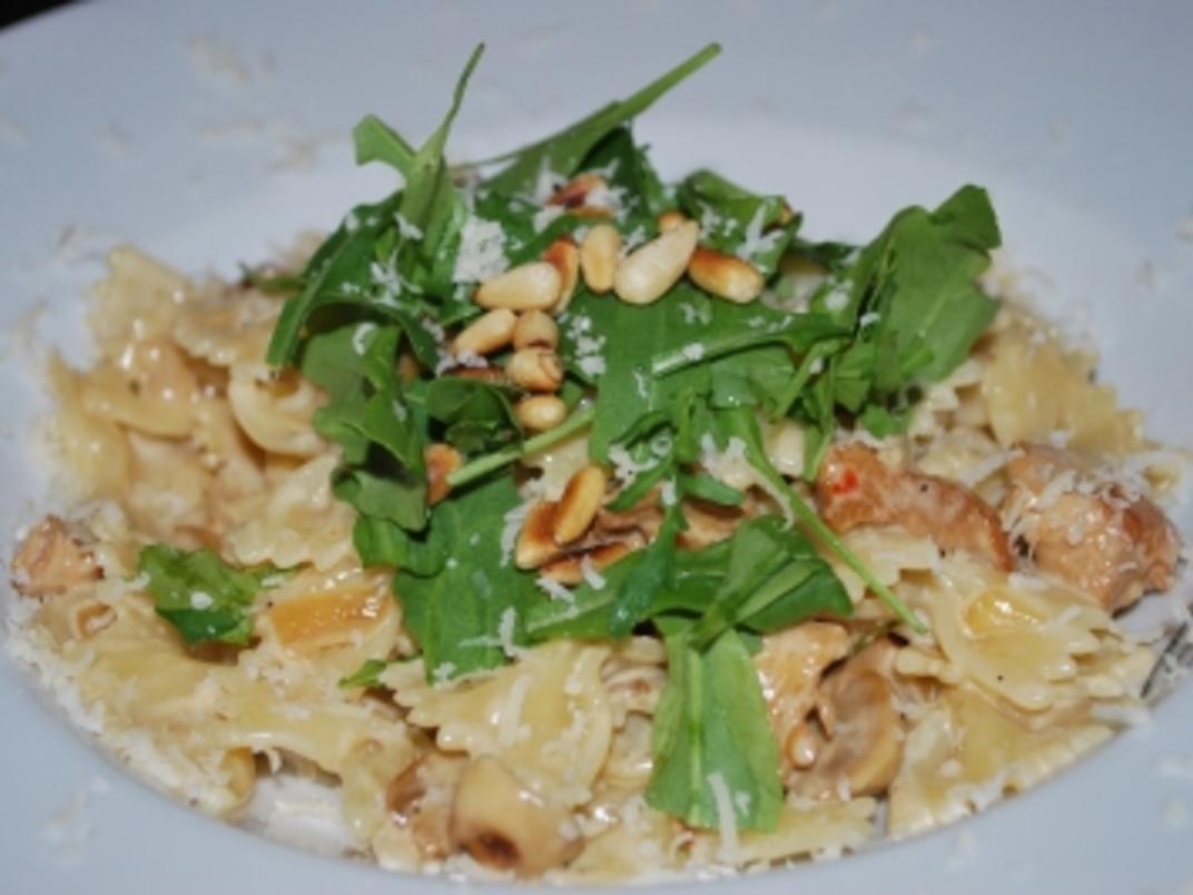 Farfalle mit Hähnchen-Marsala-Sauce und Rucola - Rezept - kochbar.de