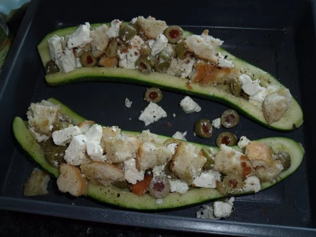 Zucchini mit Käse-Brot Füllung - Rezept