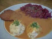 Schmorbraten mit Rotkohl und Semmelknödel - Rezept