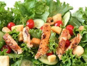 Salatteller mit Hähnchenbrust - Rezept