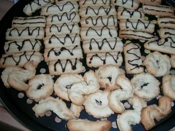 Spritzgebäck mit Mandeln und Frischkäse - Rezept - Bild Nr. 2