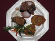 Provenzalische Lammkeule mit gebackenen Salbei-Speck-Kartoffeln und Zucchinifladen - Rezept