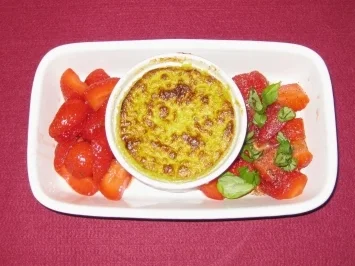 Spargel-Quark-Soufflee mit Erdbeeren - Rezept