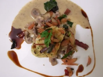 Saure Kalbsnieren an Serviettenknödeln und Mangoldgemüse - Rezept