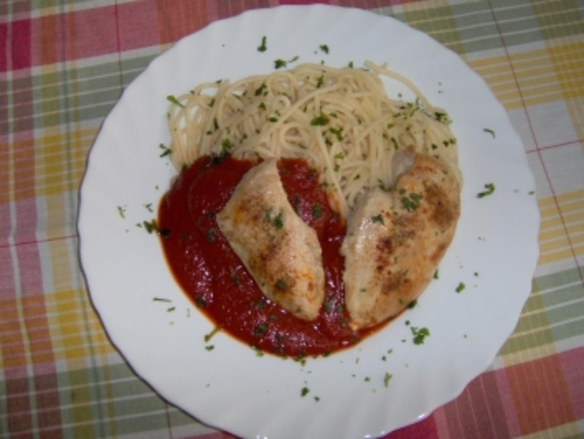 Hühnchen auf Nudeln mit Tomatencreme - Rezept