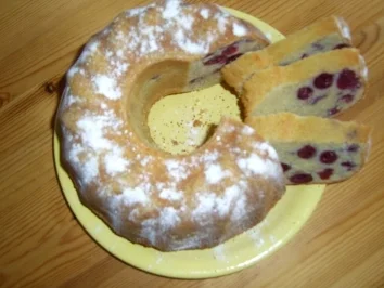 Amaretto-Kirsch-Guglhupf - Rezept