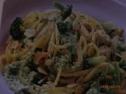 Nudeln und Brokkoliröschen in feiner Nuss-Soße - Rezept