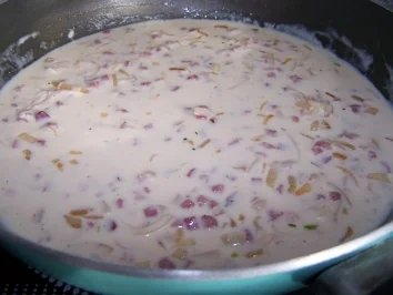 Rezept: Gefüllte Klöße mit Speckrahmsauce Gefüllte Klöße mit Speckrahmsauce - Rezept