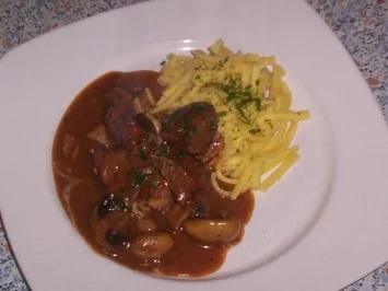 Rezept: Herzhaftes Schinkengulasch mit Champignons Herzhaftes Schinkengulasch mit Champignons - Rezept