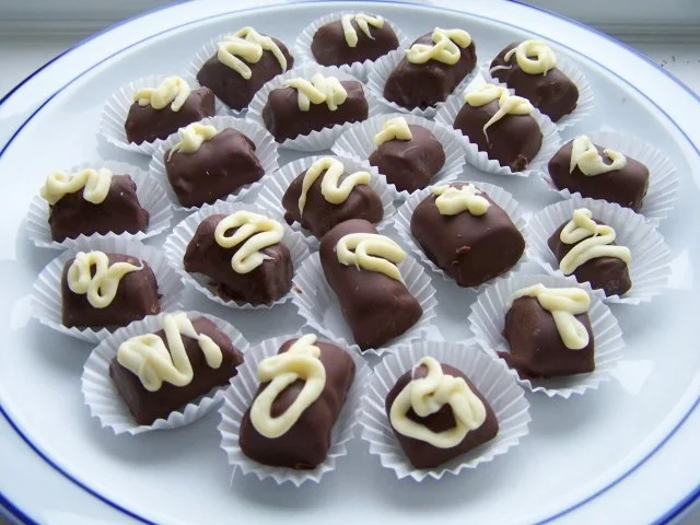 Rezept: Marzipan-Nougat-Pralinen Marzipan-Nougat-Pralinen - Rezept