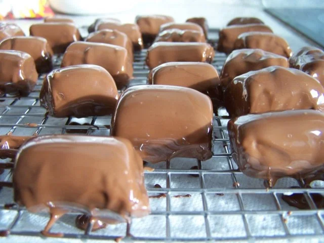 Rezept: Marzipan-Nougat-Pralinen Bild Nr. 5 Marzipan-Nougat-Pralinen - Rezept - Bild Nr. 5