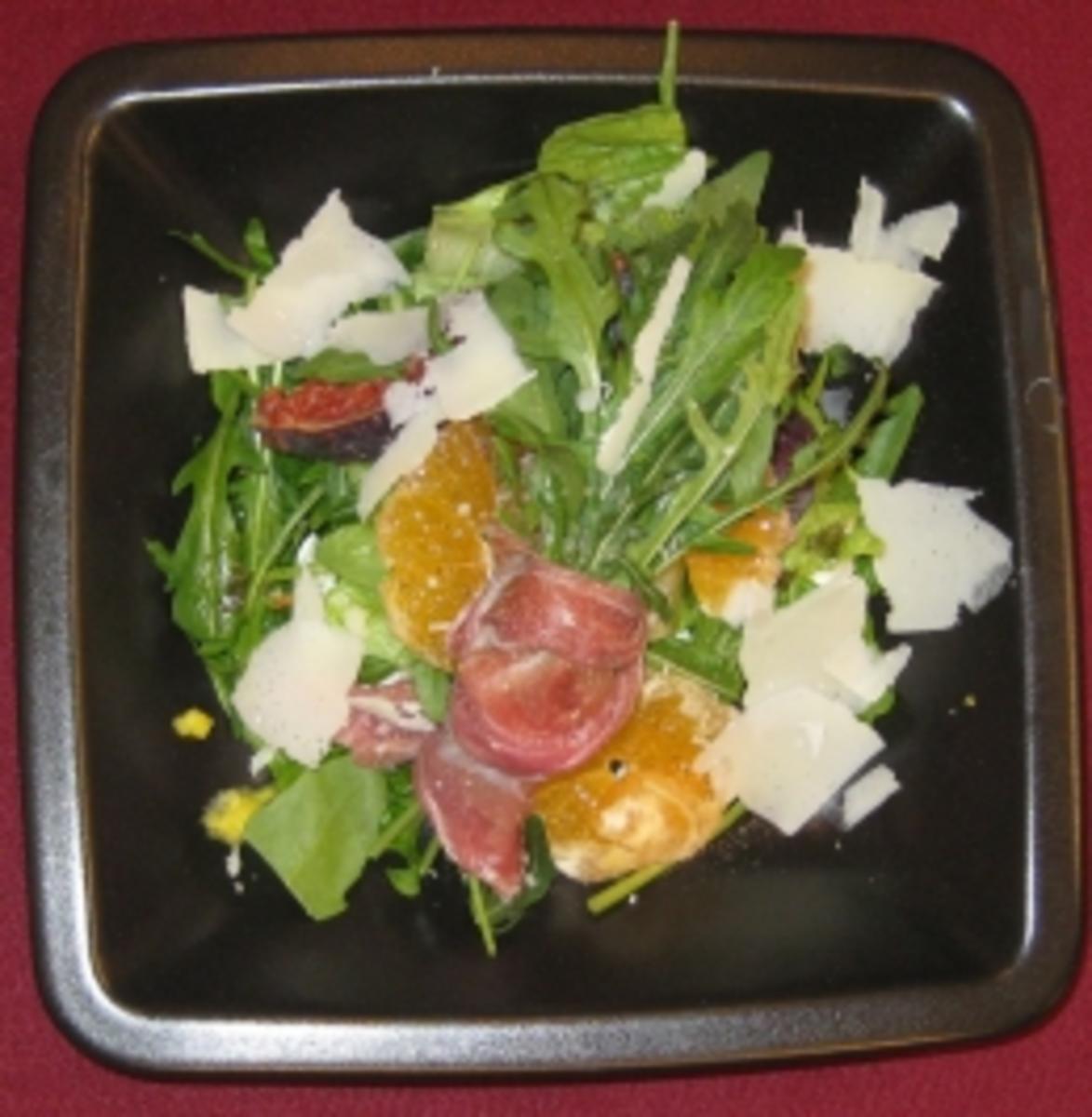 Salat mit Parmaschinken, Büffelmozzarella, Rucola, Minze und Dressing a
la Isa - Rezept von Das perfekte Dinner