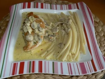 Rezept: Hähnchenbrustfilet in Chilikäse-Champignonsahnesauce Hähnchenbrustfilet in Chilikäse-Champignonsahnesauce - Rezept