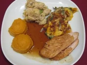 Truthahn - Cranberry Turkey with green bean casserole and sweet potato mash - Rezept