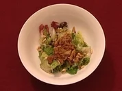 Pfifferlinge auf Salatbett mit Pinienkernen (Gabi Becker) - Rezept