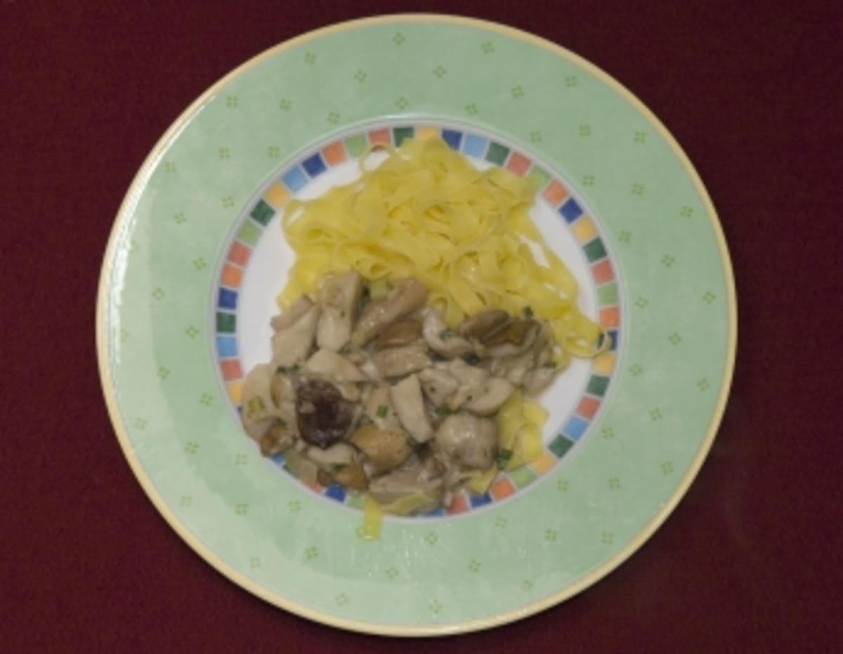 Steinpilz-Tagliatelle mit Jakobsmuscheln dazu drei Salate (Mathieu Carrière) - Rezept