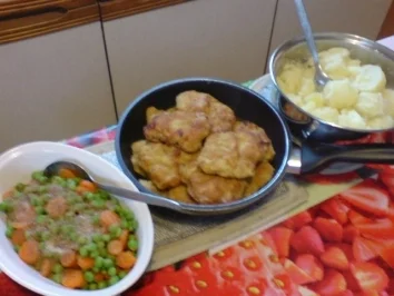 Schnitzel mit Mischgemüse und Salzkartoffeln - Rezept