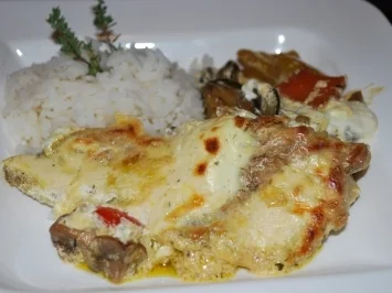 Rezept: Überbackener Seelachs auf mediterranem Gemüsebett Überbackener Seelachs auf mediterranem Gemüsebett - Rezept