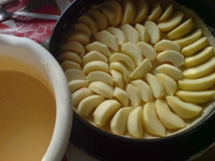 Apfelkuchen mit Marzipan-Guss - Rezept mit Bild - kochbar.de