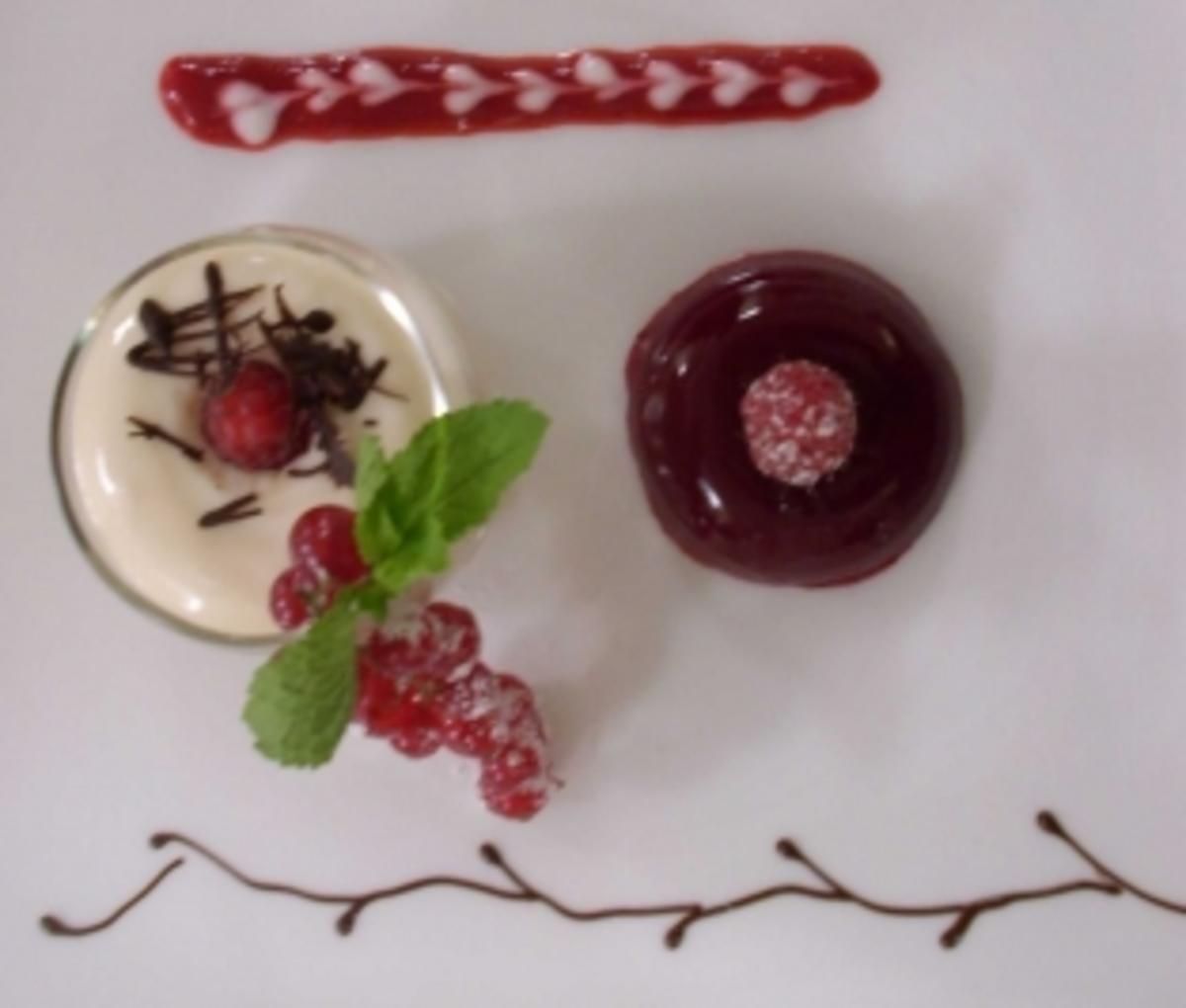 Bilder für Joghurtcreme mit Himbeer-Götterspeise - Rezept